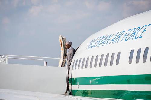 Buhari_exiting_plane