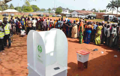 Voters-queue-to-vote-at-Ejule-Ala-Ward-Kogi-East