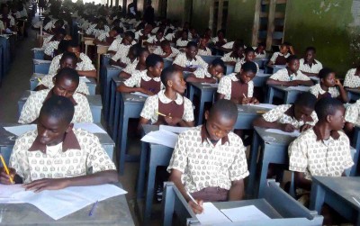 PIC. 16. STUDENTS OF FAKUNLE COMPREHENSIVE JUNIOR SECONDARY SCHOOL IN OSOGBO WRITING THEIR JUNIOR SECONDARY SCHOOL EXAMINATIONS ON WEDNESDAY (17/7/13).