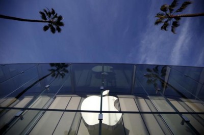 The Apple Store is seen in Santa Monica, California, United States, February 23, 2016.  REUTERS/Lucy Nicholson