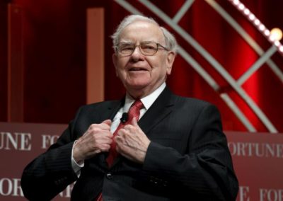 Warren Buffett, chairman and CEO of Berkshire Hathaway, prepares to speak at the Fortune's Most Powerful Women's Summit in Washington October 13, 2015.  REUTERS/Kevin Lamarque/File Photo